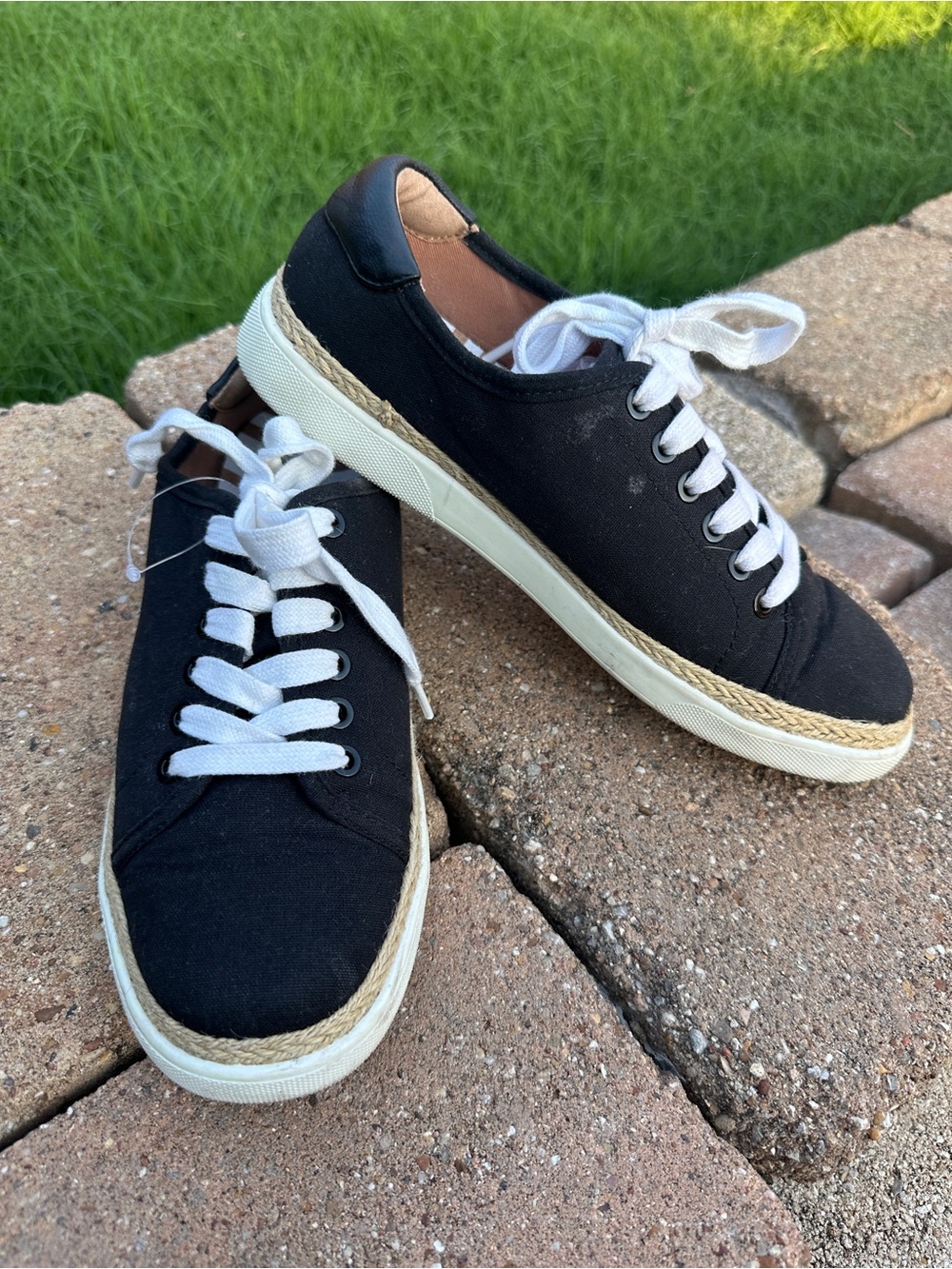 Vionic Women's Hattie Black Canvas Espadrille Sneakers with White Laces size 7.5